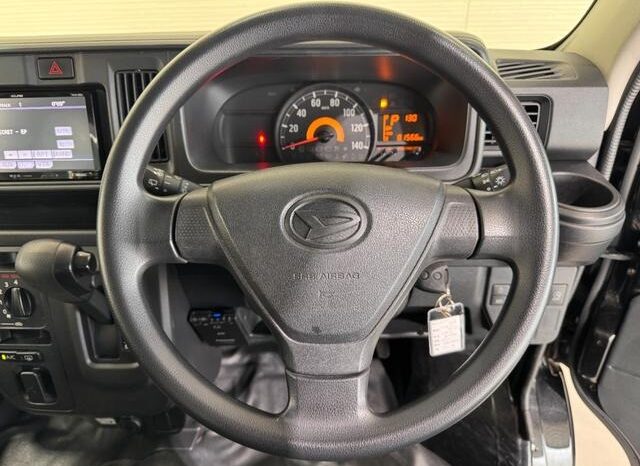 
								2017 Daihatsu Hijet Cargo Deluxe SA III High Roof 2WD full									