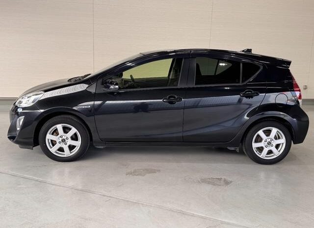 
								2015 Toyota Aqua G 2WD full									