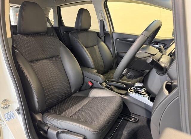 
								2015 Honda Fit Hybrid HYBRID L package 2WD full									