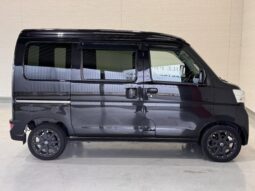 
										2017 Daihatsu Hijet Cargo Deluxe SA III High Roof 2WD full									