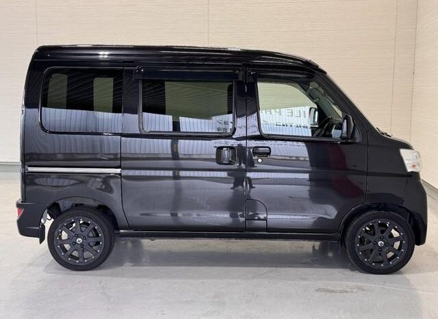 
								2017 Daihatsu Hijet Cargo Deluxe SA III High Roof 2WD full									