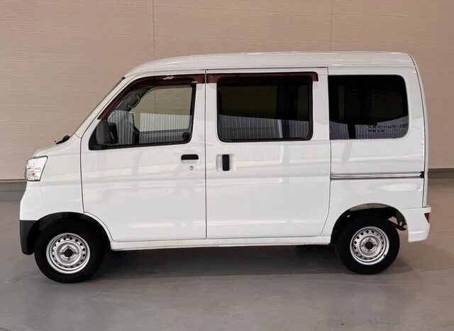 
								2019 Daihatsu Hijet Cargo 2WD full									