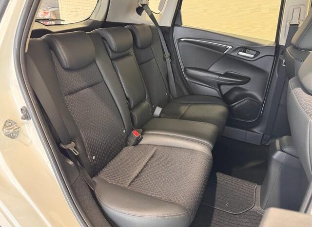 
								2015 Honda Fit Hybrid HYBRID L package 2WD full									