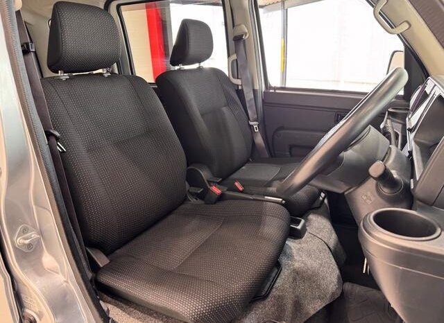 
								2019 Daihatsu Hijet Cargo Cruze SA III high roof 2WD full									