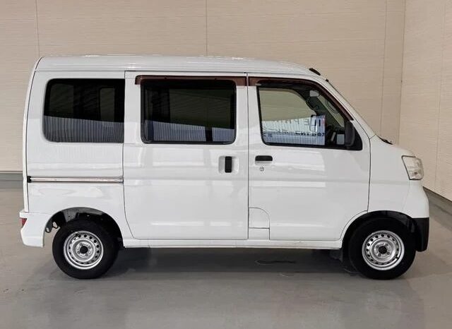 
								2019 Daihatsu Hijet Cargo 2WD full									