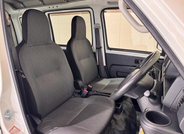 
								2019 Daihatsu Hijet Cargo 2WD full									