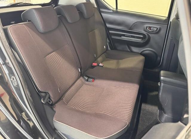 
								2015 Toyota Aqua G 2WD full									