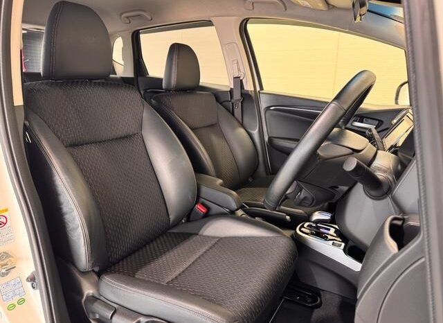 
								2014 Honda Fit Hybrid HYBRID L package 2WD full									