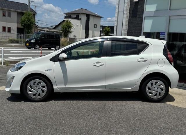 
								2016 Toyota Aqua S 2WD full									