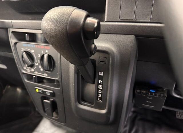 
								2017 Daihatsu Hijet Cargo Deluxe SA III High Roof 2WD full									