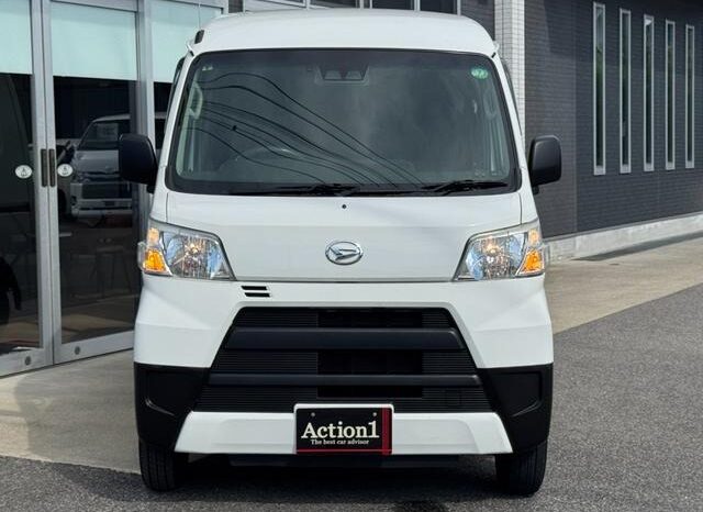 
								2019 Daihatsu Hijet Cargo Deluxe SA III High Roof 2WD full									