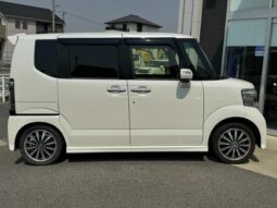
										2017 Honda N-BOX Custom G Turbo SS Package 2WD full									