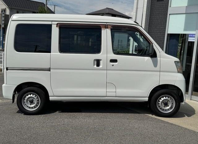 
								2015 Daihatsu Hijet Cargo Deluxe 2WD full									