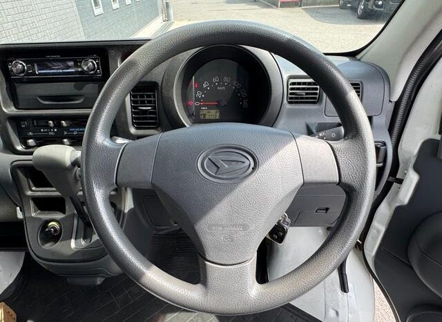 
								2015 Daihatsu Hijet Cargo Deluxe 2WD full									