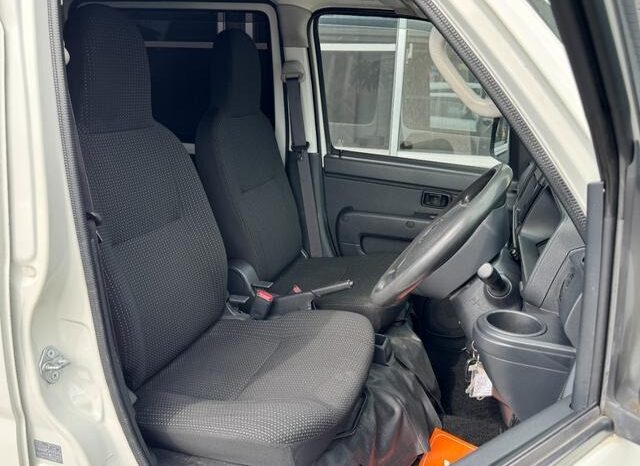 
								2019 Daihatsu Hijet Cargo Deluxe SA III High Roof 2WD full									