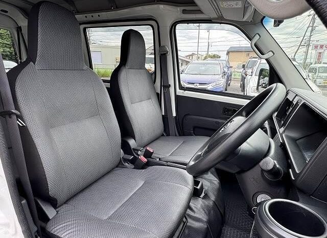 
								2019 Daihatsu Hijet Cargo Special Clean SA III High Roof 2WD full									