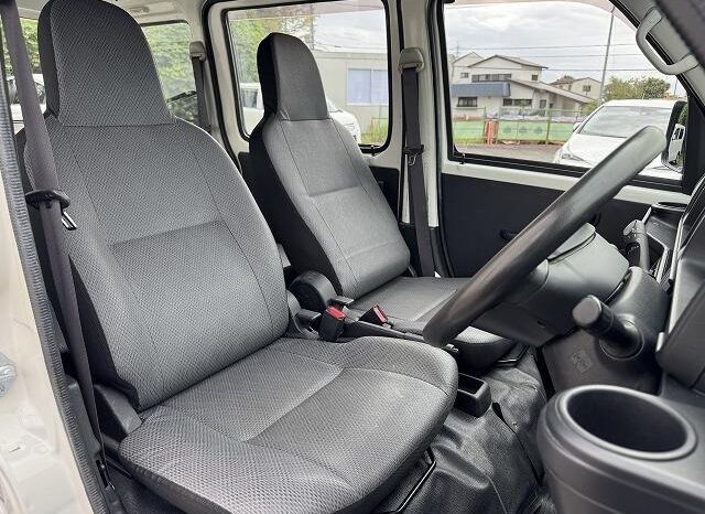
								2019 Daihatsu Hijet Cargo Special SA III High Roof 2WD full									