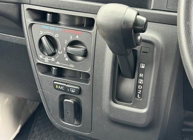 
								2019 Daihatsu Hijet Cargo Special Clean SA III High Roof 2WD full									