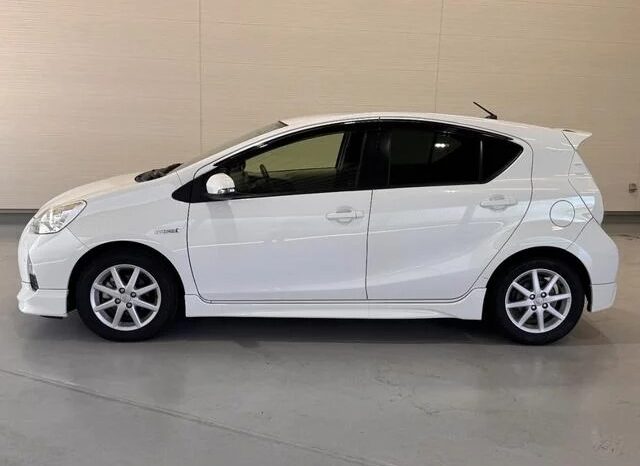 
								2013 Toyota Aqua G 2WD full									