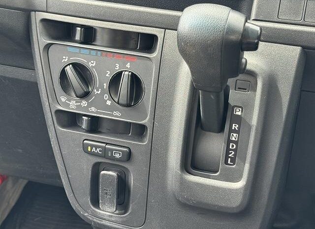 
								2019 Daihatsu Hijet Cargo Special SA III High Roof 2WD full									