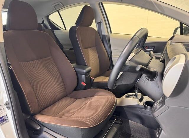 
								2013 Toyota Aqua G 2WD full									