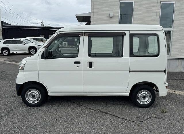 
								2019 Daihatsu Hijet Cargo Special SA III High Roof 2WD full									