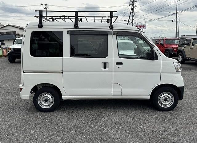 
								2019 Daihatsu Hijet Cargo Special Clean SA III High Roof 2WD full									