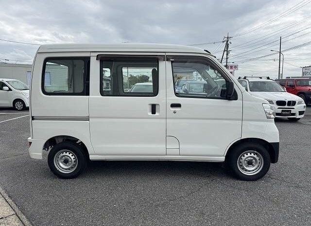 
								2019 Daihatsu Hijet Cargo Special SA III High Roof 2WD full									